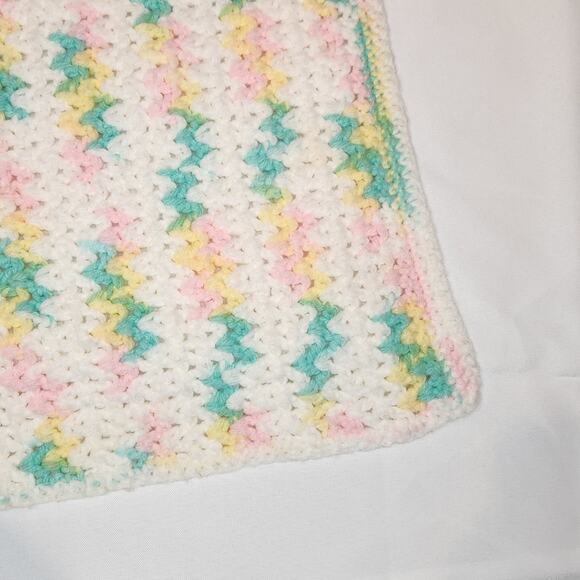 Handmade Crochet Baby Blanket Knit Pastel 29" x 27" - Picture 2 of 3